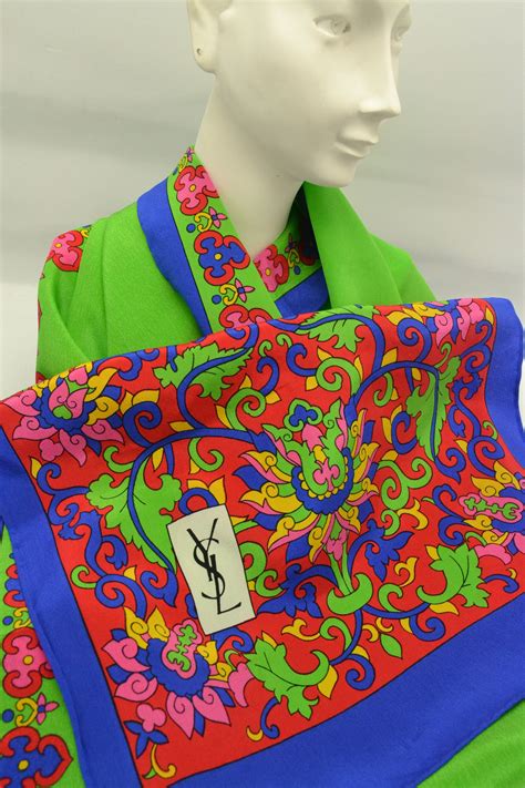 foulard yves saint laurent sito ufficiale|SCIARPE E FOULARD .